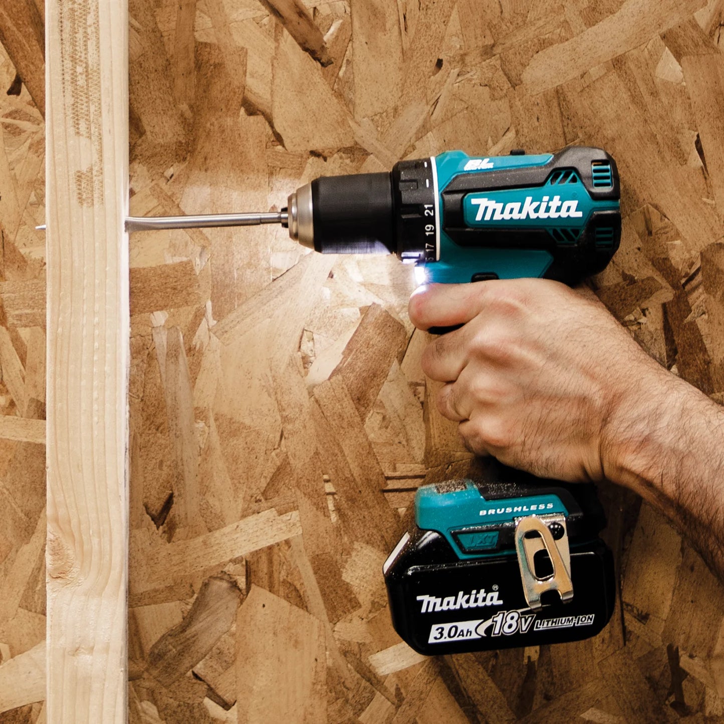 Makita XFD131 18V LXT Lithium-Ion Brushless Cordless 1/2 in. Driver-Drill Kit (3.0Ah) (Factory Serviced)