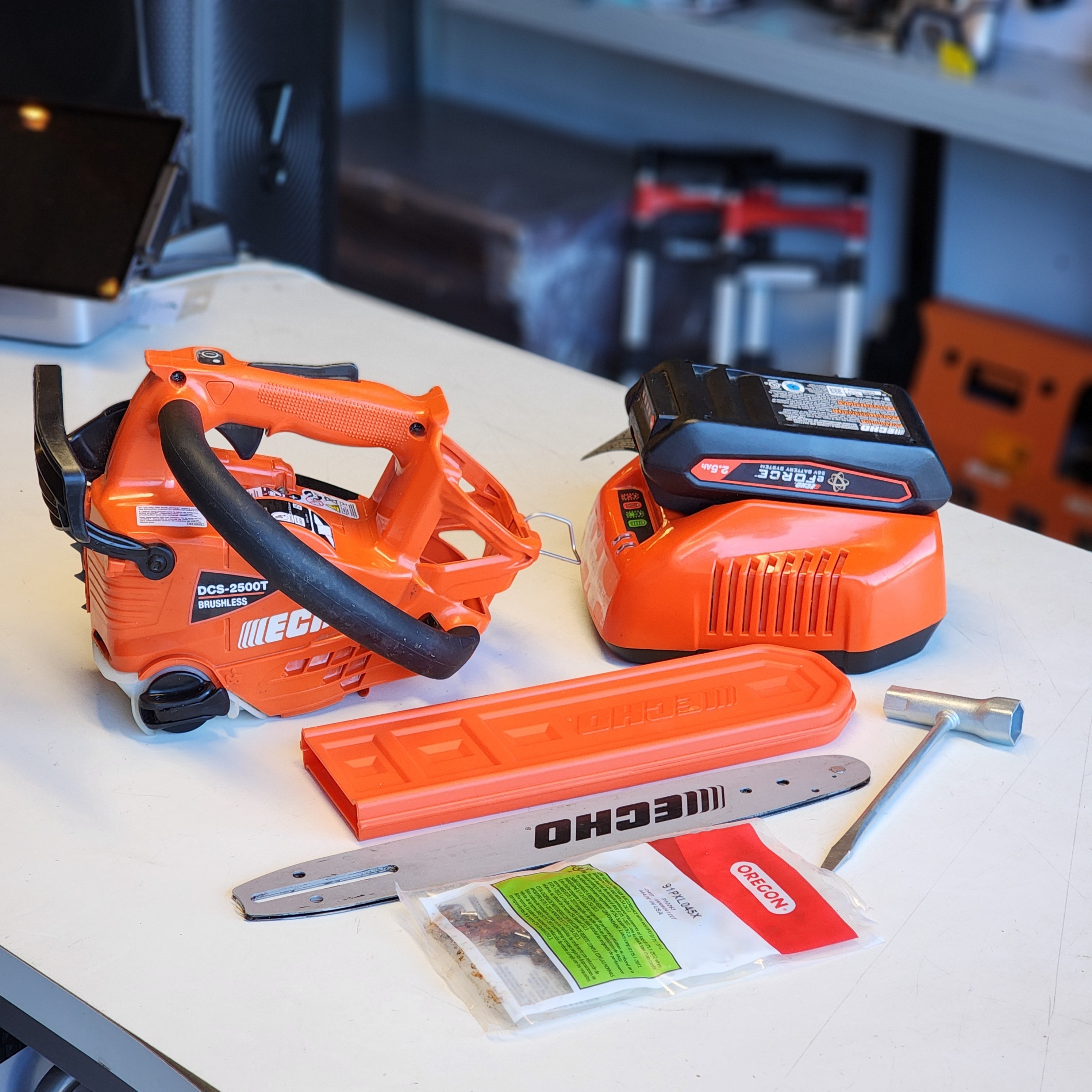 eFORCE 12 in. 56V X Series Cordless Battery Top Handle Chainsaw with 2.5Ah Battery and Charger (DCS-2500T-12C1)