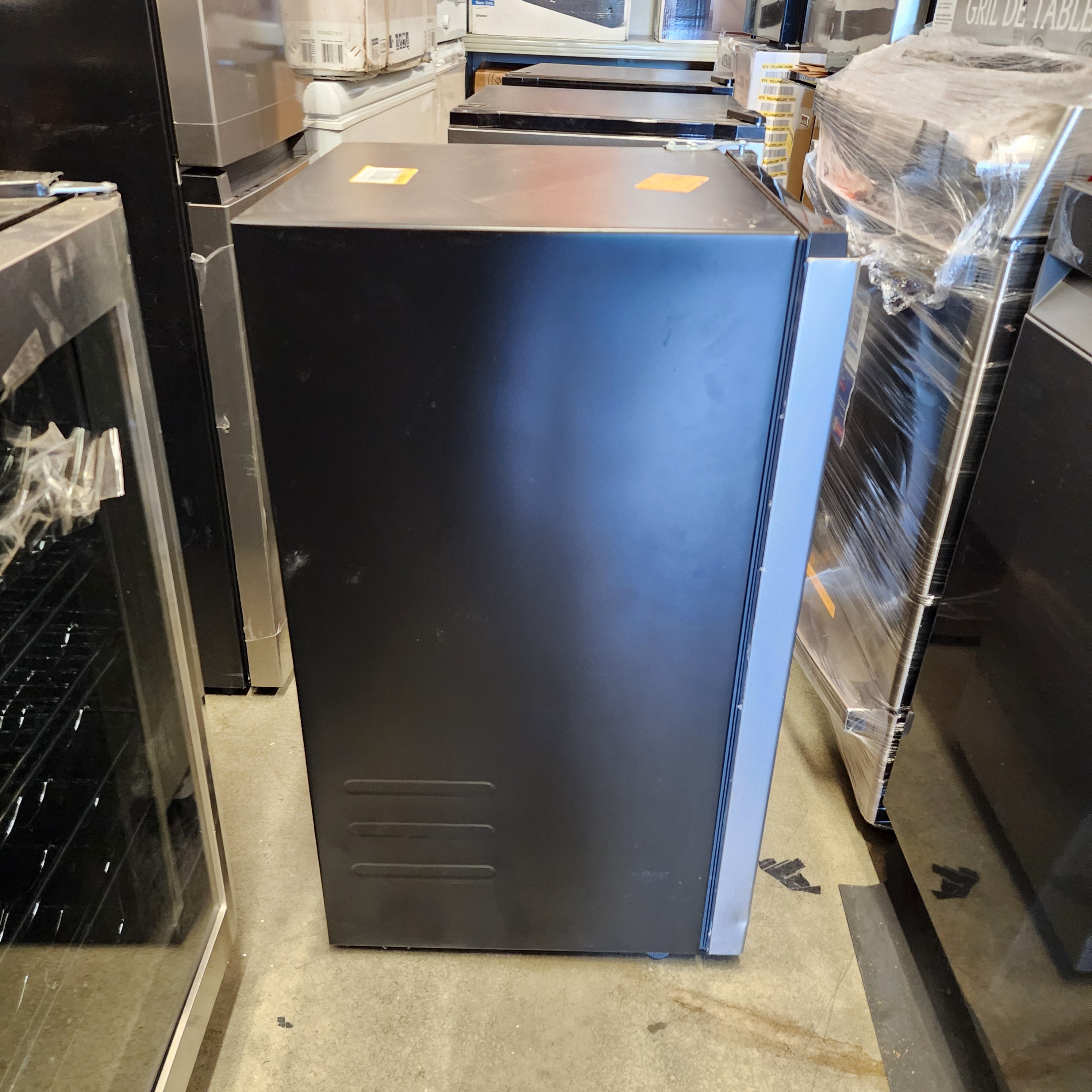 VISSANI 3.2 CU FT 1-DOOR MINI FRIDGE (HVAR32SE)