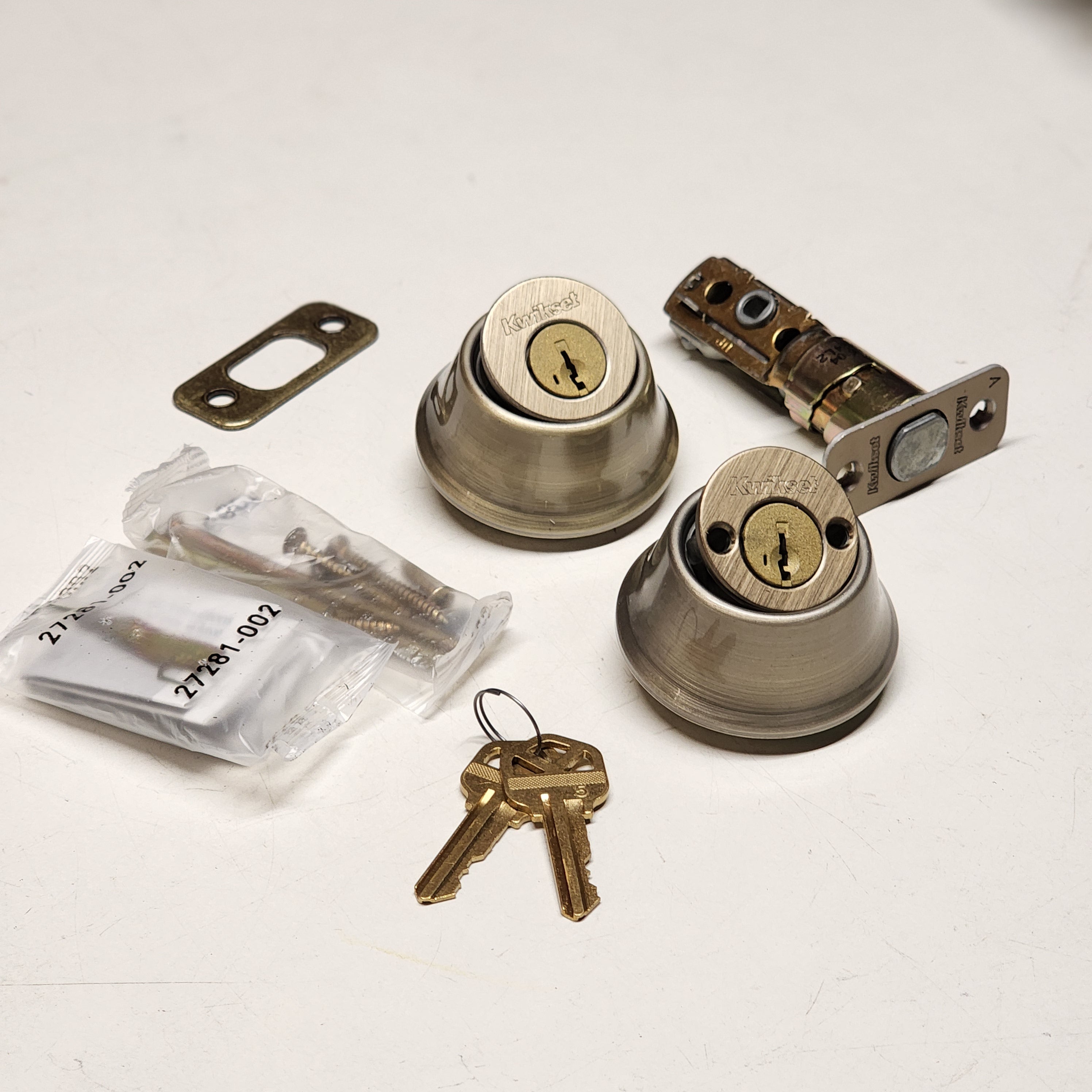 665 Antique Brass Double Cylinder Deadbolt featuring SmartKey Security and Microban Technology (96650-510)