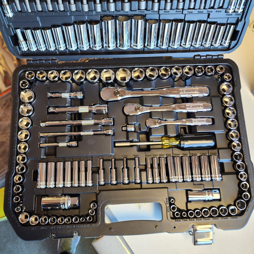 MECHANICS TOOL SET (205-PIECE) (DWMT81534)