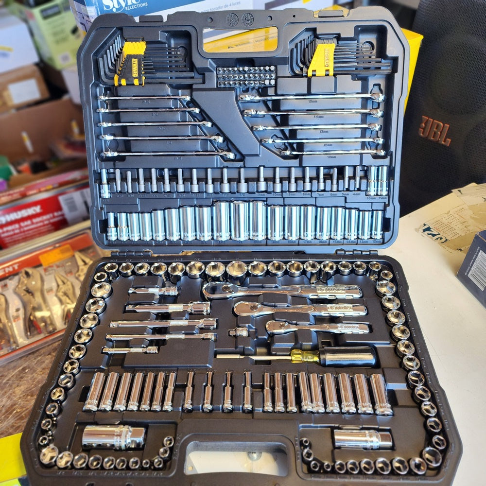 MECHANICS TOOL SET (205-PIECE) (DWMT81534)