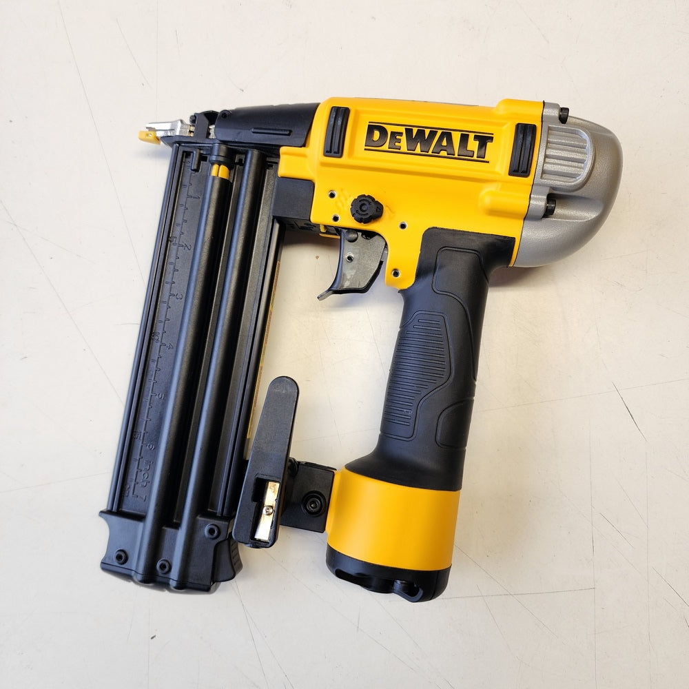 18-Gauge Pneumatic Brad Nailer (DWFP12233)