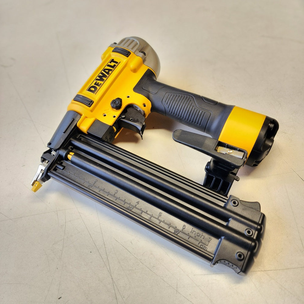 18-Gauge Pneumatic Brad Nailer (DWFP12233)