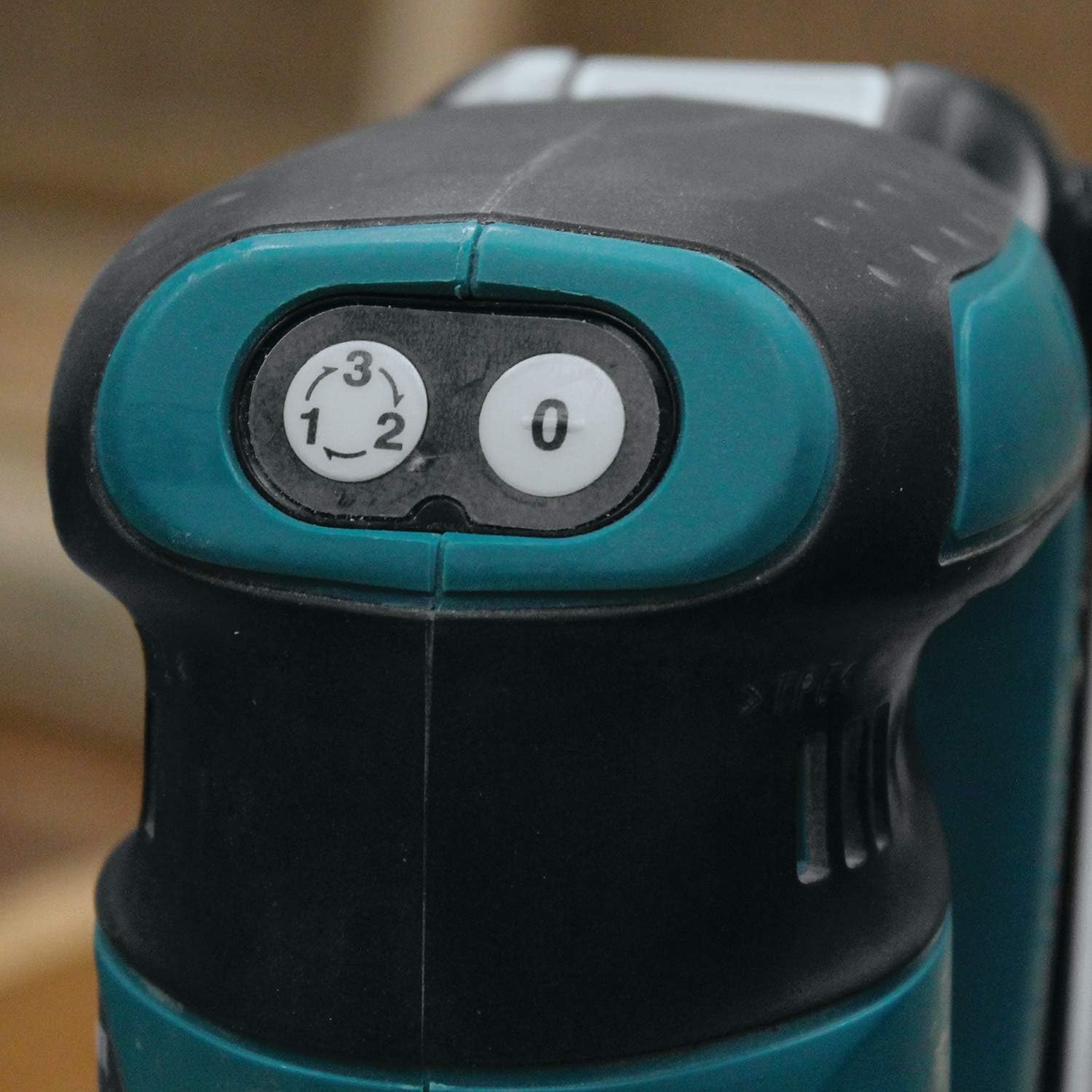 Makita XOB01 18V LXT Cordless 5 Inch Random Orbit Sander Kit with 2 Batteries Charger and Bag