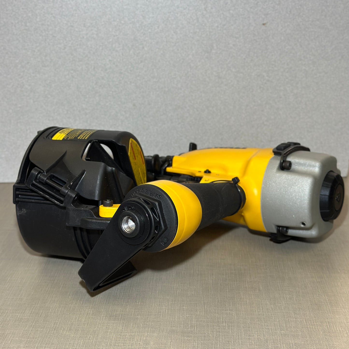 DEWALT DW66C-1R 15° 2-1/2" Pneumatic Coil Siding Nailer Nail Gun Renewed