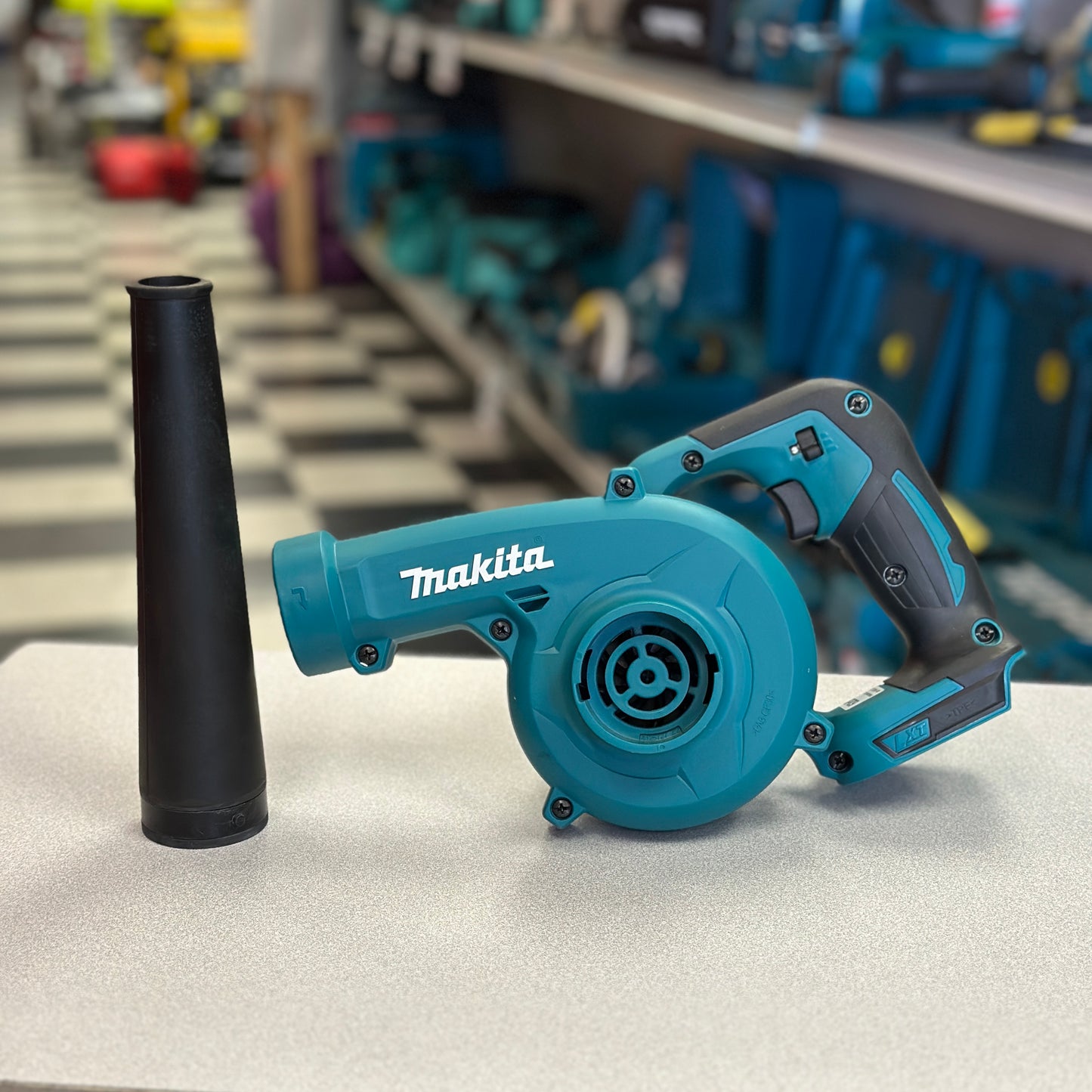 Makita XBU05Z 18V LXT Compact Blower Variable Speed Cordless Tool Only (Renewed)