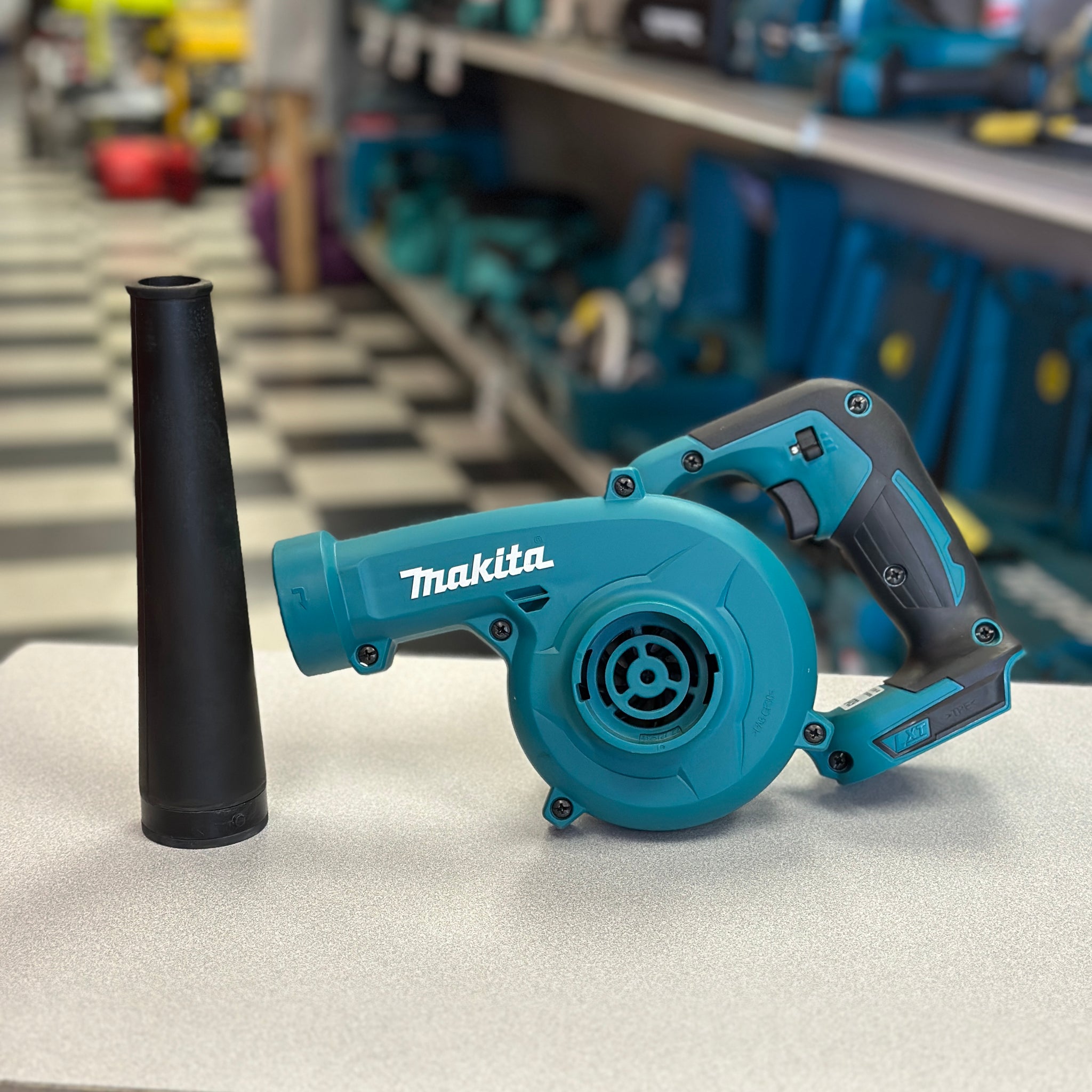 Makita XBU05Z 18V LXT Compact Blower Variable Speed Cordless Tool Only (Renewed)