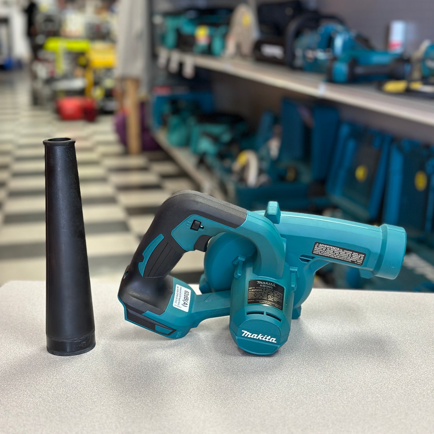 Makita XBU05Z 18V LXT Compact Blower Variable Speed Cordless Tool Only (Renewed)
