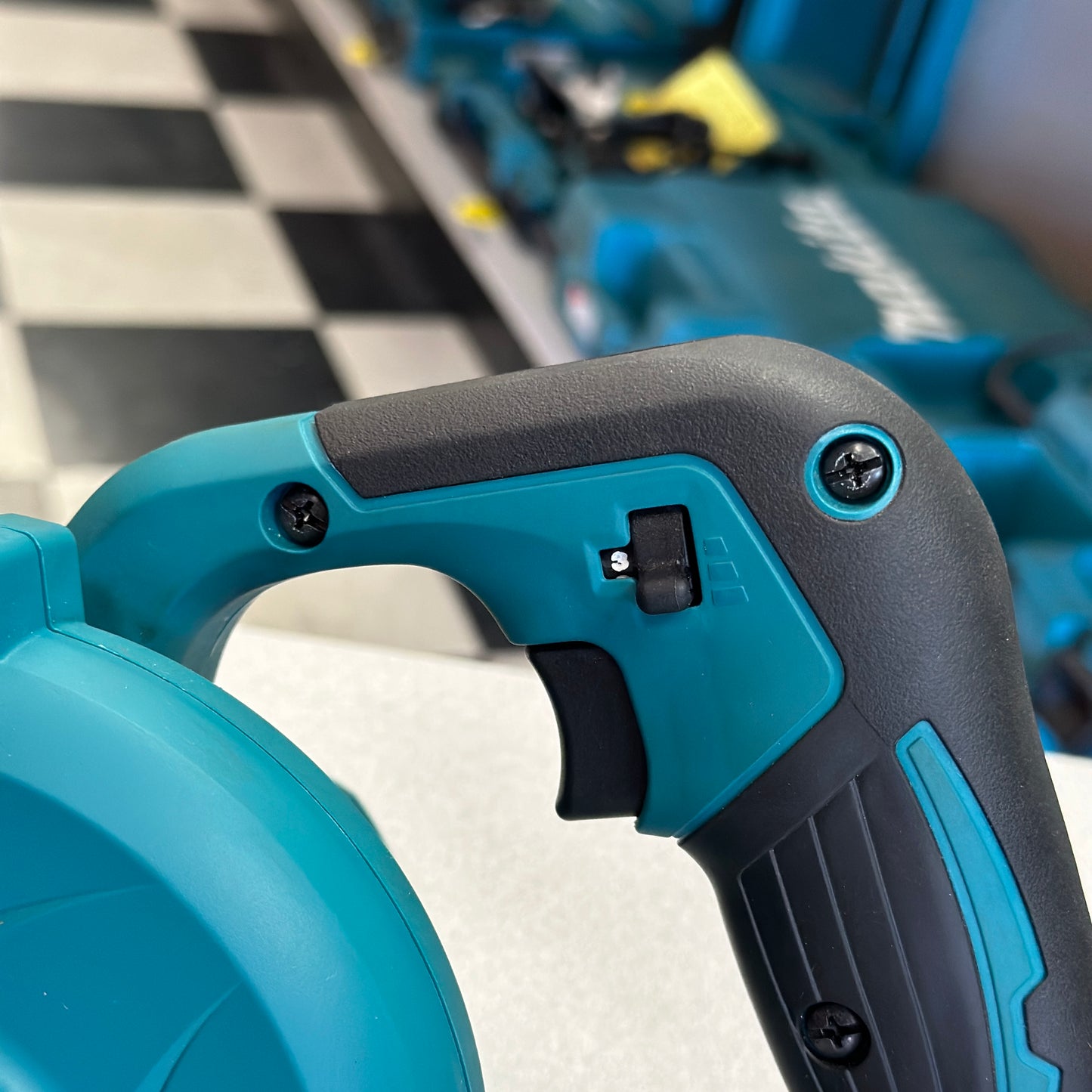 Makita XBU05Z 18V LXT Compact Blower Variable Speed Cordless Tool Only (Renewed)