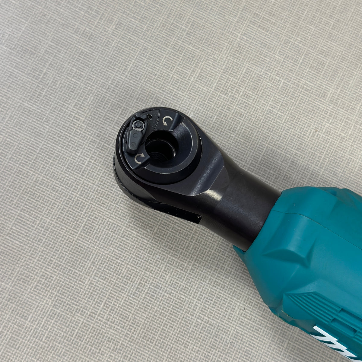 Makita XRW01Z 18V LXT® Lithium-Ion Cordless 3/8" / 1/4" Sq. Drive Ratchet, Tool Only (Renewed)