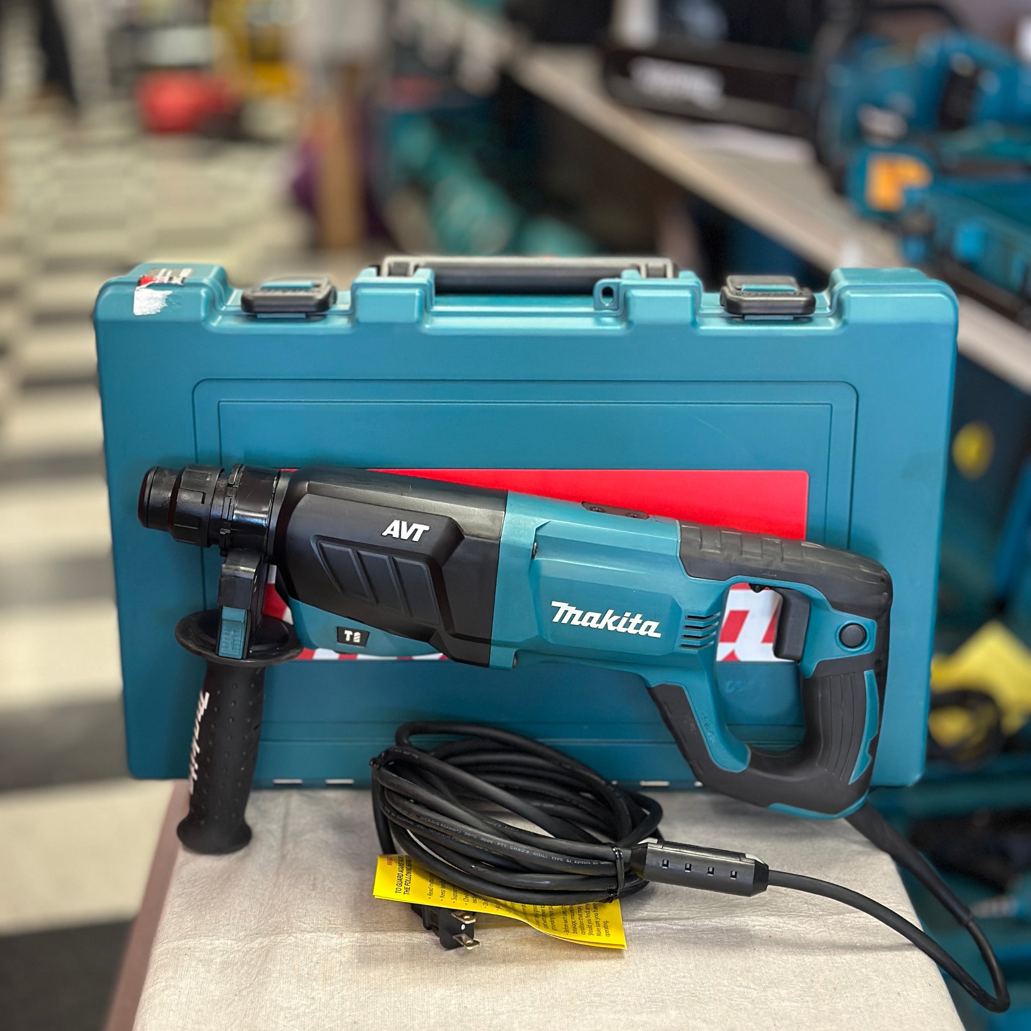 Makita HR2641 1 Inch SDS-Plus AVT Rotary Hammer Drill - 8 Amp Corded with Case (Renewed)