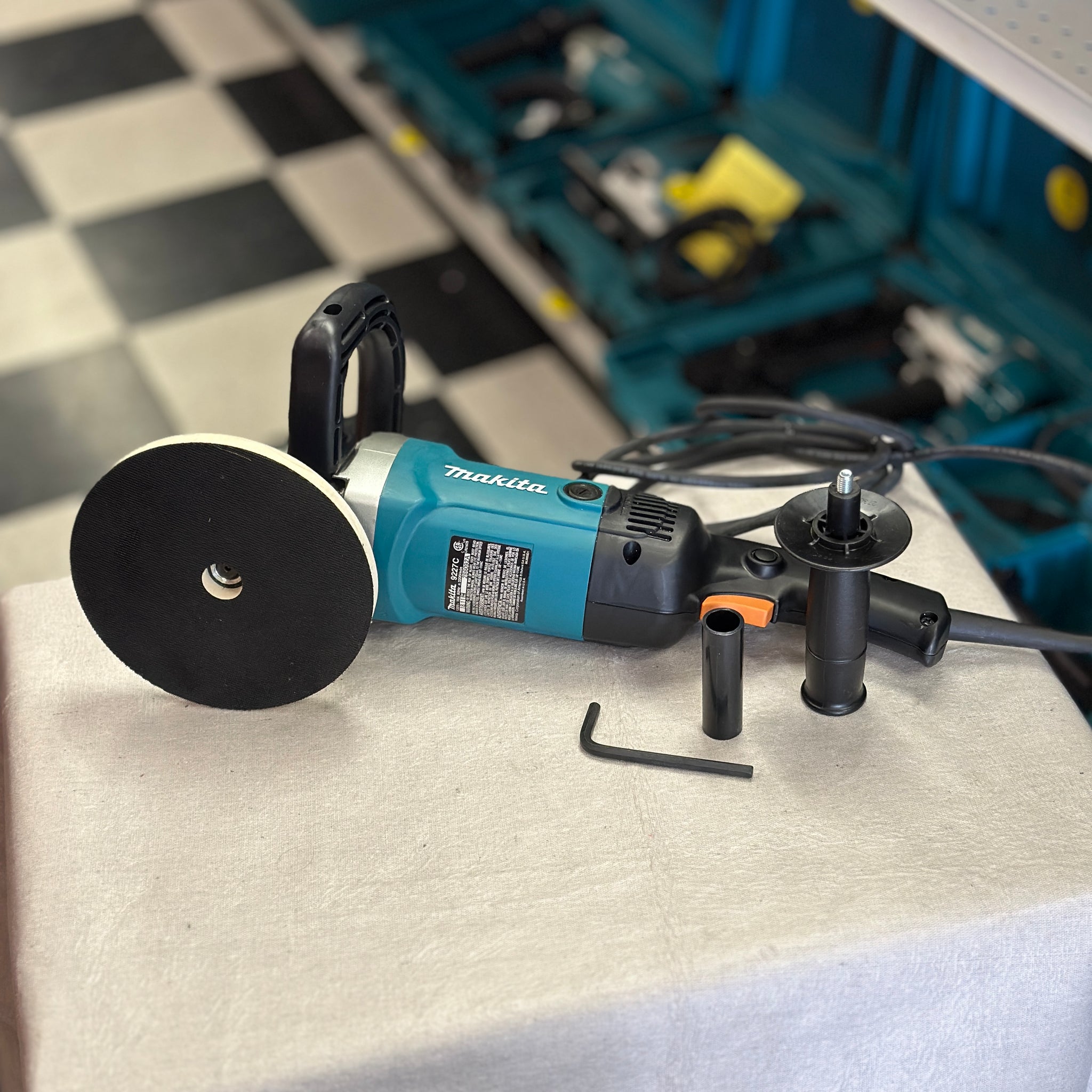 Makita 9227C 7" Polisher Sander