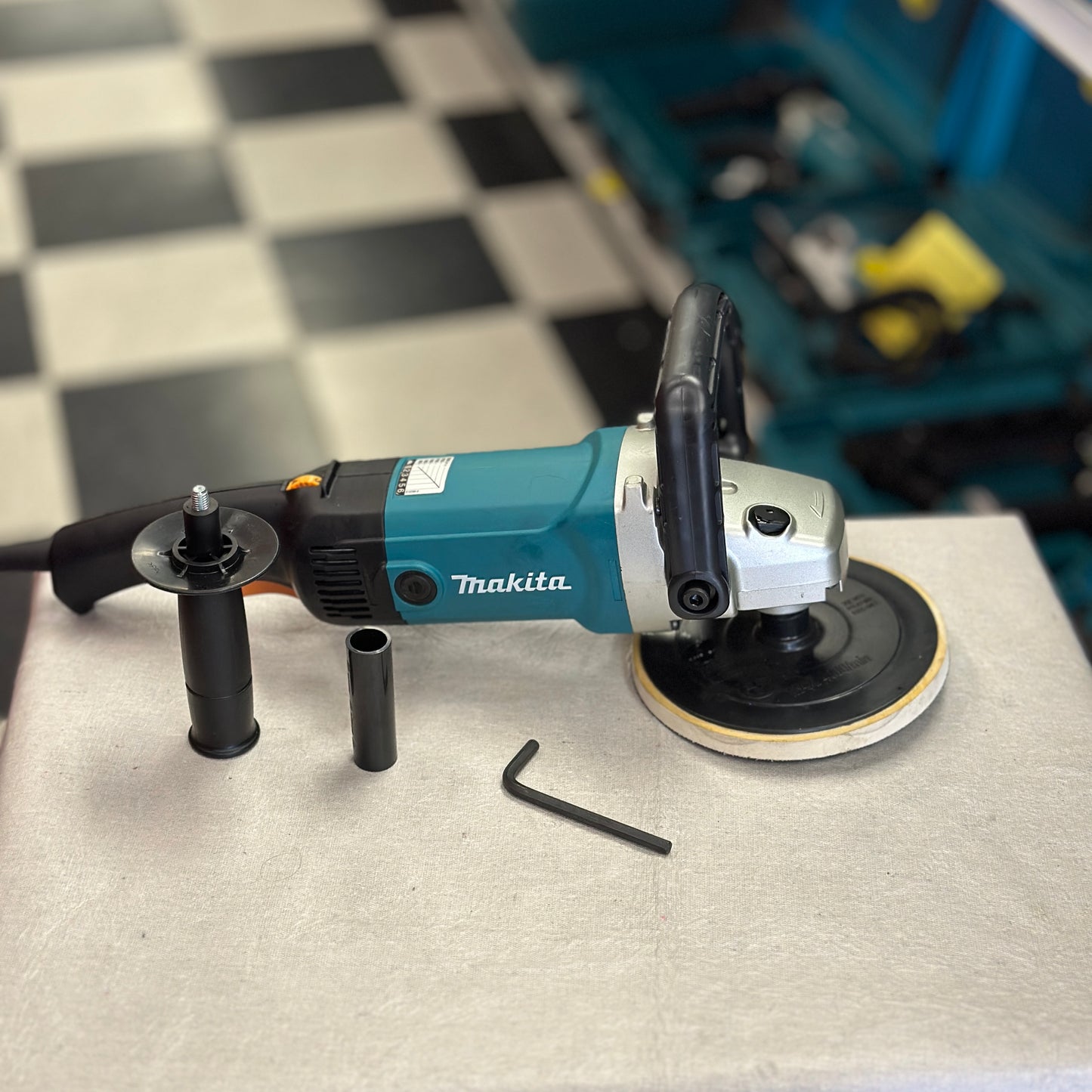 Makita 9227C 7" Polisher Sander