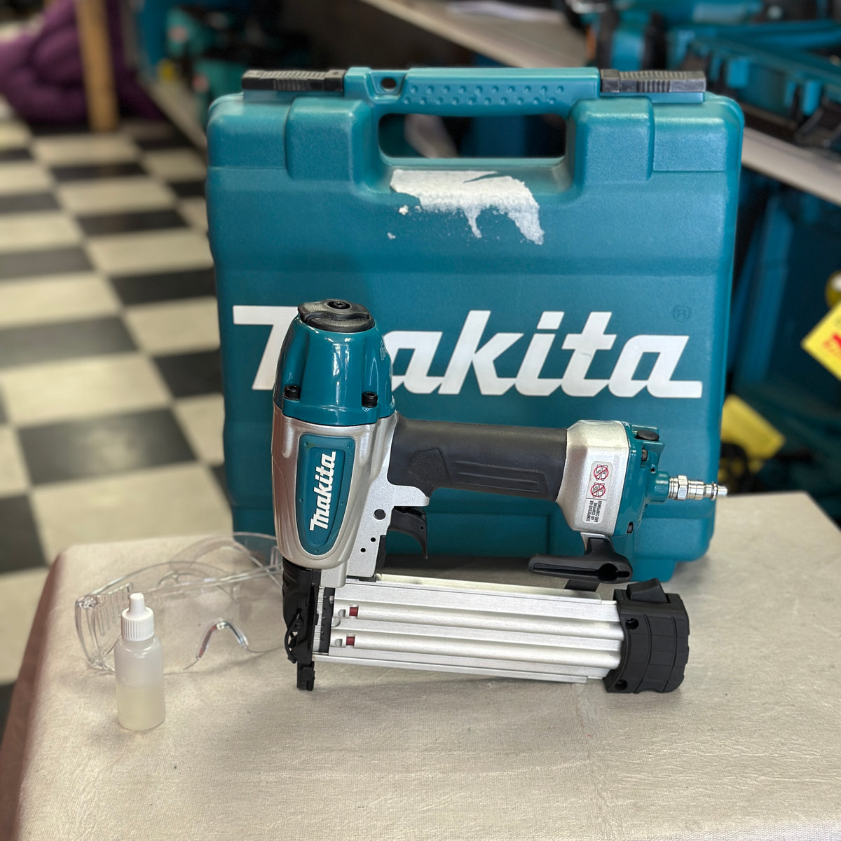 Makita AF506 Pneumatic 18-Gauge 2 in. Brad Nailer - Factory Service