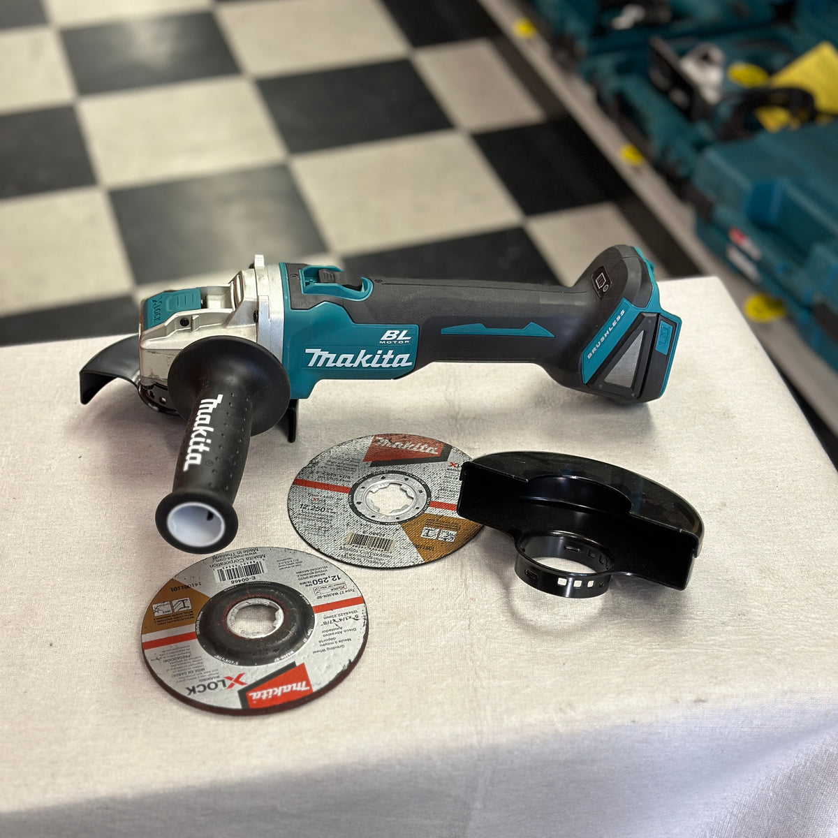 Makita XAG25Z 18V LXT Brushless Cordless 4-1/2 in. / 5 in. X-LOCK Angle Grinder - Factory Service
