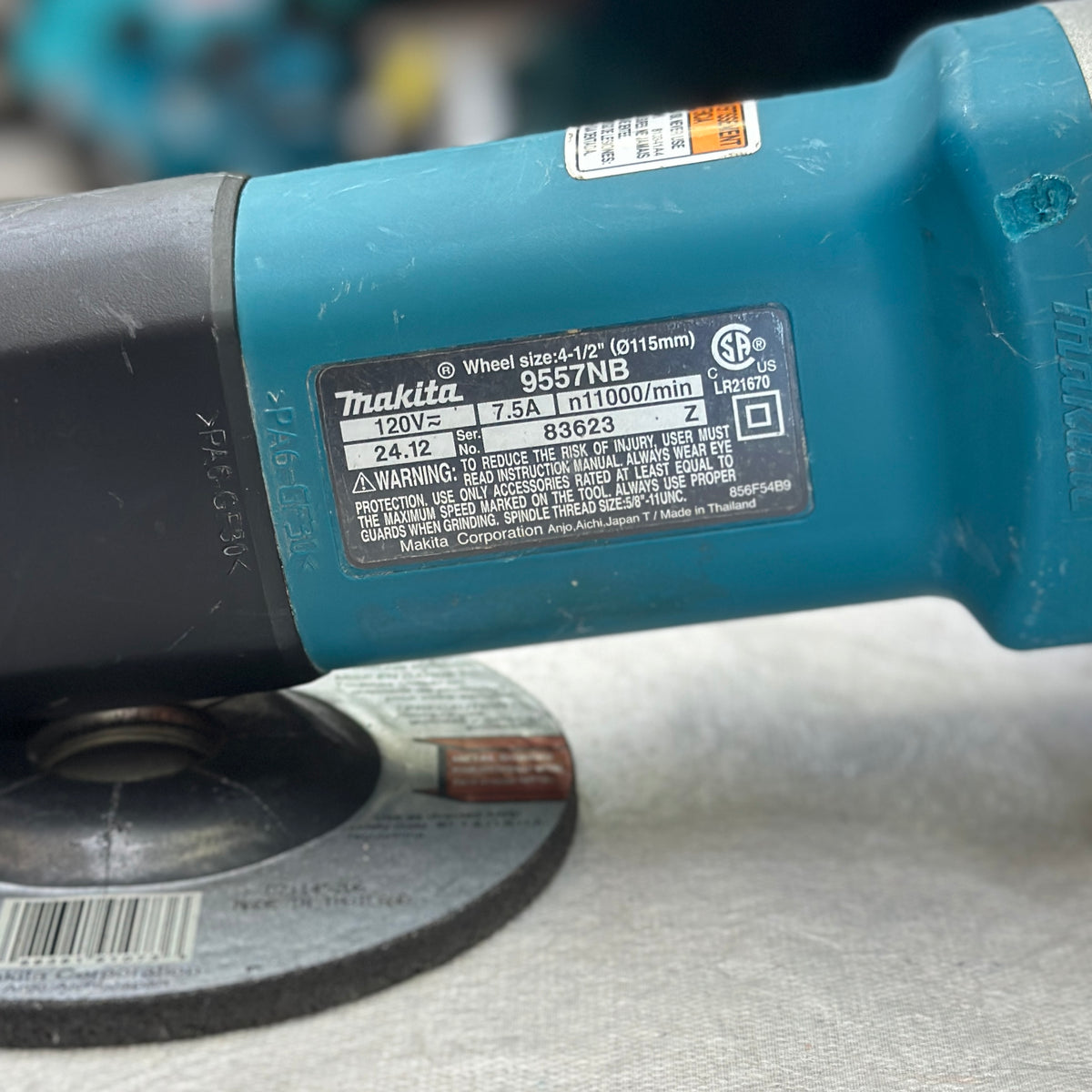 Makita 9557NB 7.5 Amp 4-1/2 in. Corded Angle Grinder, Renewed