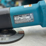 Makita 9557NB 7.5 Amp 4-1/2 in. Corded Angle Grinder, Renewed
