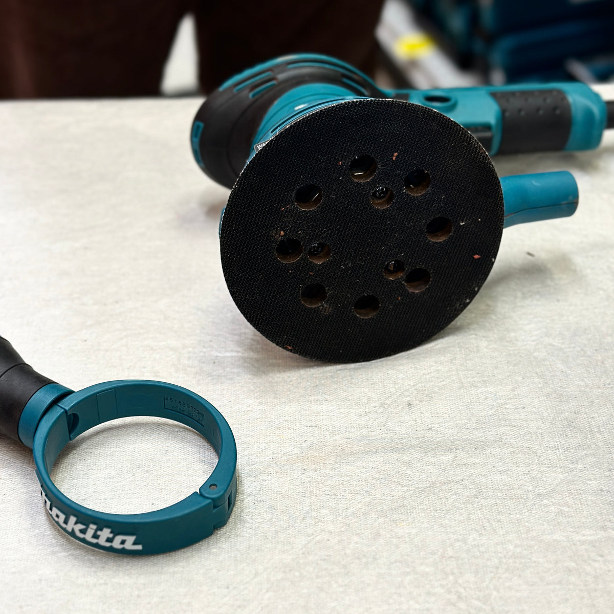 Makita BO5041 random orbit sander with dust bag and removable front handle