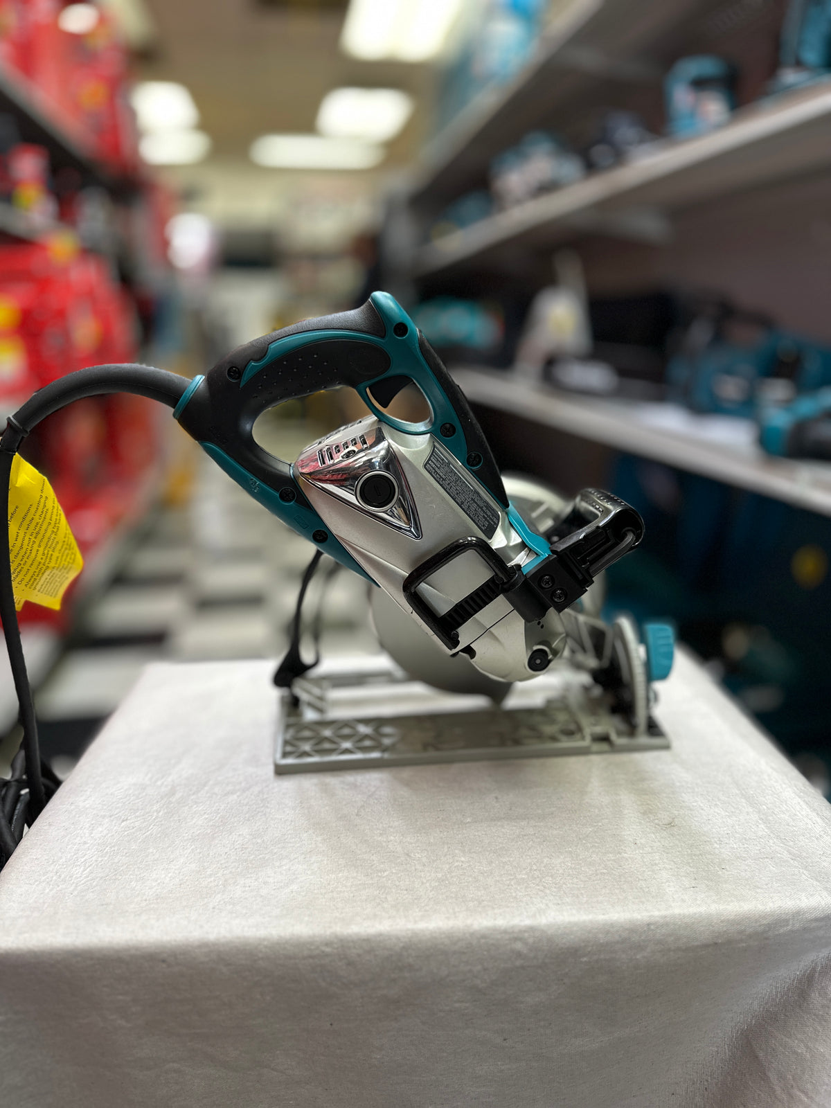 Rear view of renewed Makita 5377MG corded hypoid saw