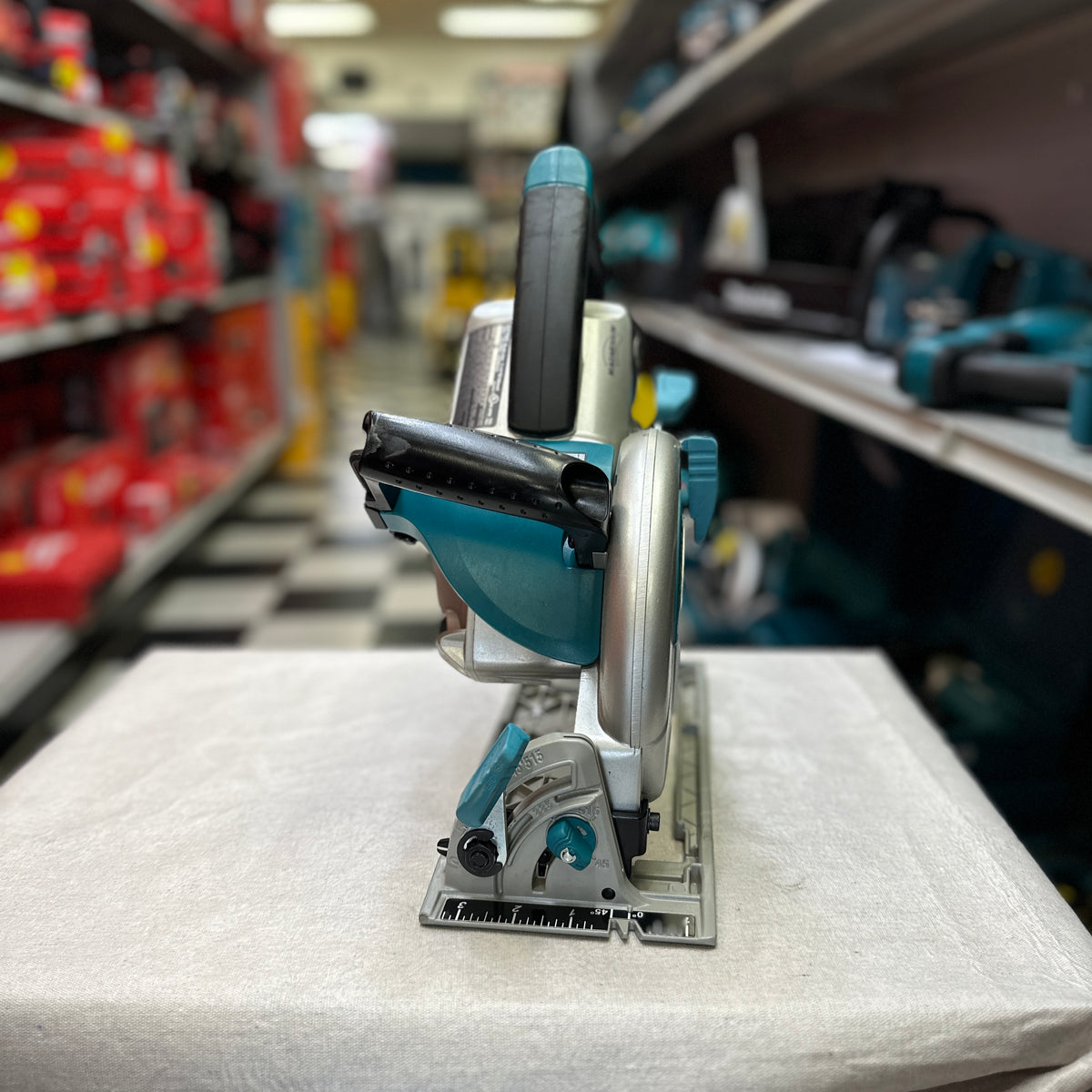 Side view of Makita 5377MG magnesium hypoid saw with blade installed