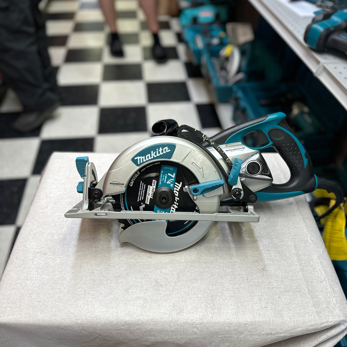 Base plate and underside view of renewed Makita 5377MG hypoid saw