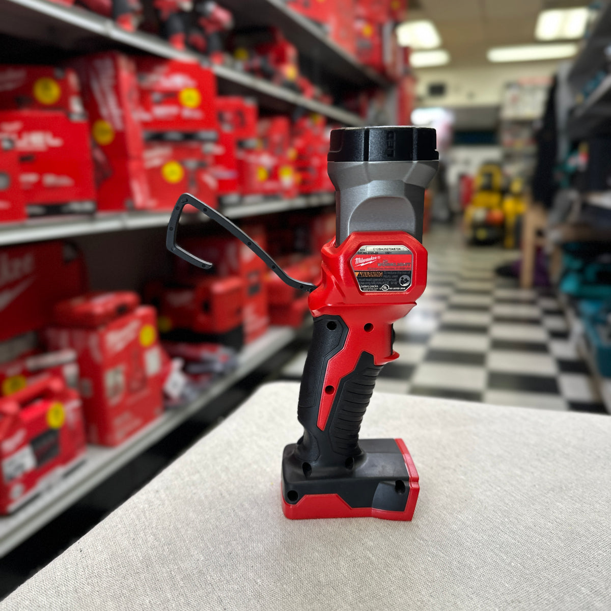 Milwaukee Cordless Pivoting-Head Work Light