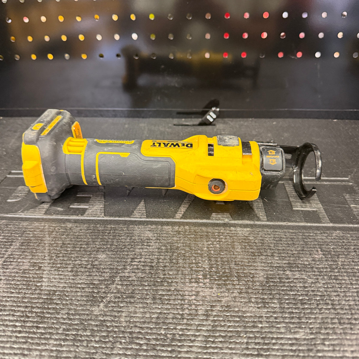DEWALT DCE555 20V MAX XR Cordless Cut-Out Tool