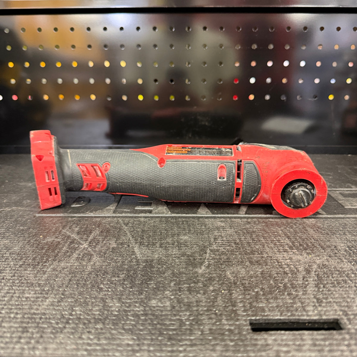 Milwaukee 2836-20 M18 FUEL oscillating multi-tool, detail view